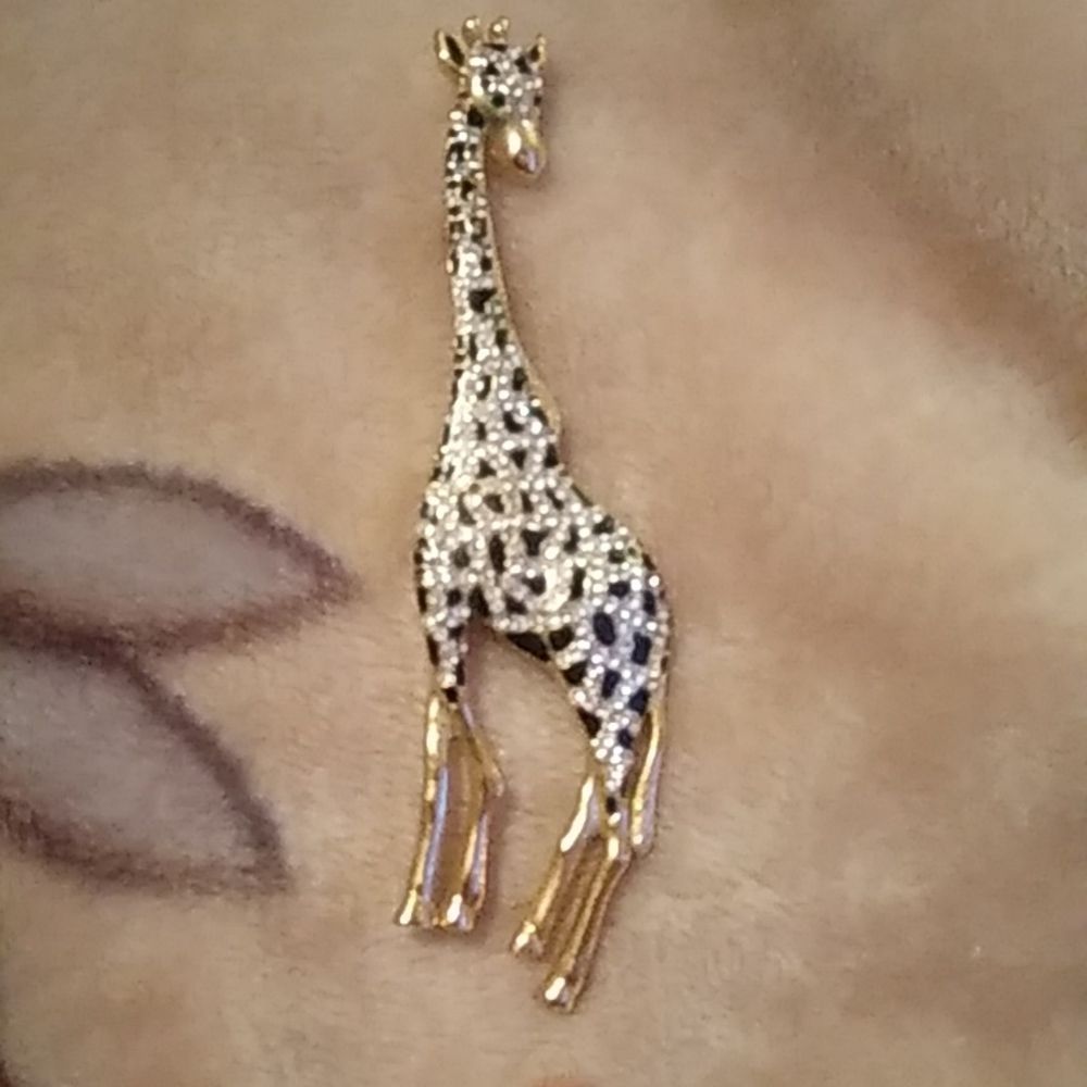 Giraffe pendent